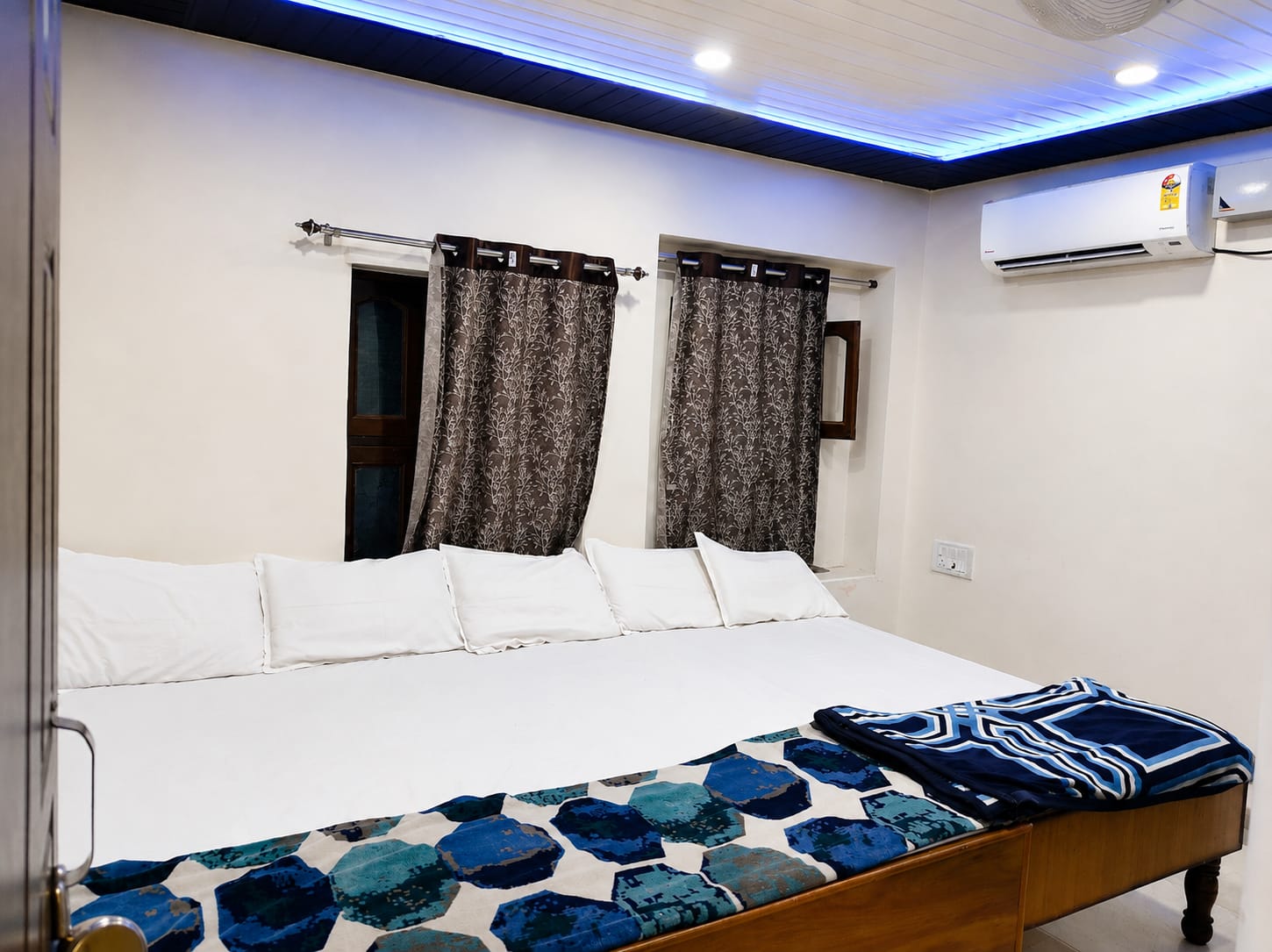 Vishwanath Gange Home Stay - Tap to explore photos