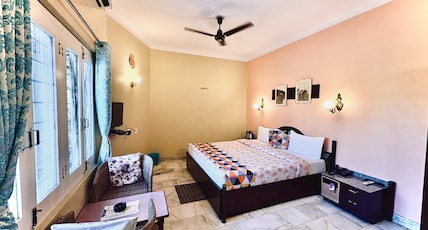 MAGANJI'S ( Pure Vegetarian ) - A COMPLETE FAMILY HOTEL Room Type - Deluxe Double Non-AC Room with Work Desk MAGANJI'S ( Pure Vegetarian ) - A COMPLETE FAMILY HOTEL Room Type - Deluxe Double Non-AC Room with Work Desk