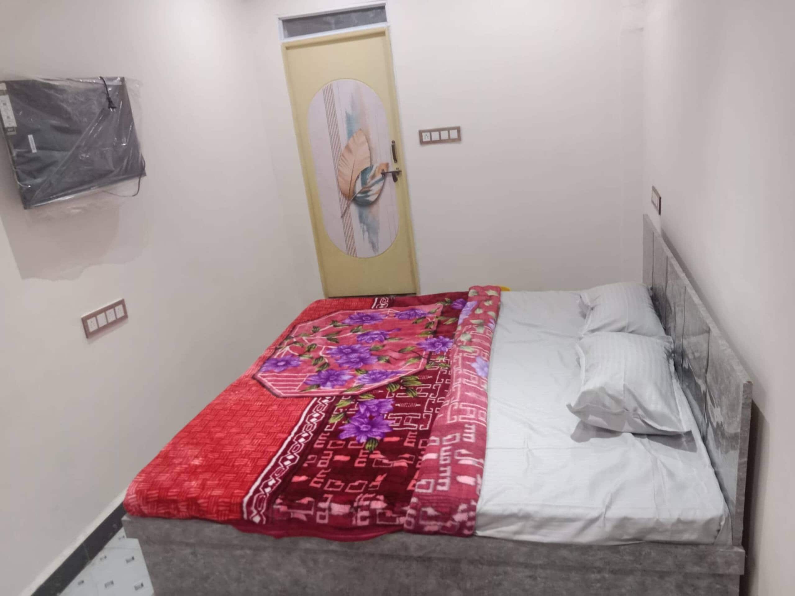 Maa Savitri Home Stay - Tap to explore photos