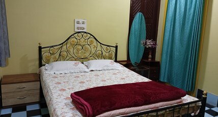Anjali Homestay Room Type - Queen (AC Room)