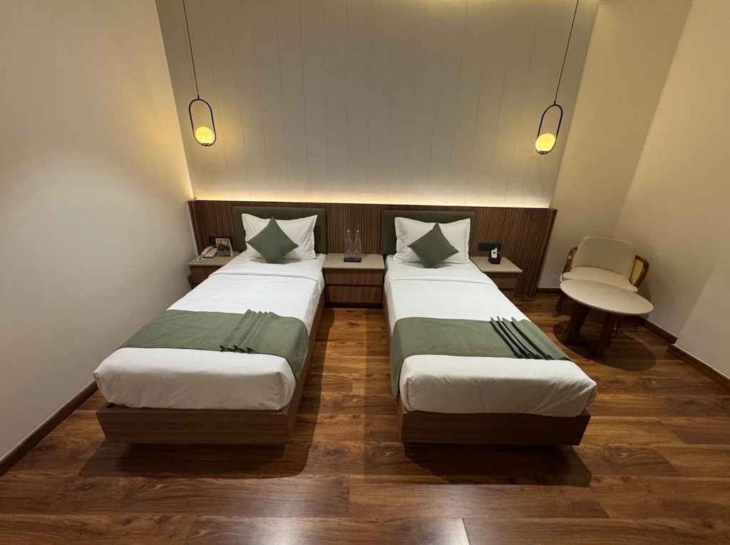 Trevon Hotel Gujrat Centrale - Tap to explore photos