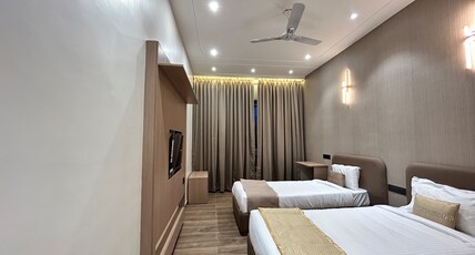 Hotel Kingsway Continental Room Type - Deluxe Twin Bed Room