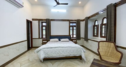 Manugarh - The Heritage Palace Room Type - Standard Room - AC