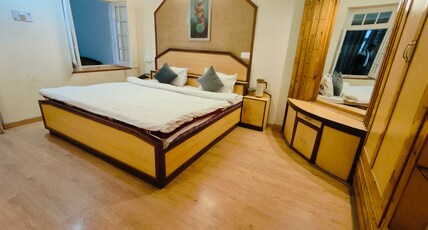 Hotel Elphinstone@Mall Road Room Type - Suite Room Lake view