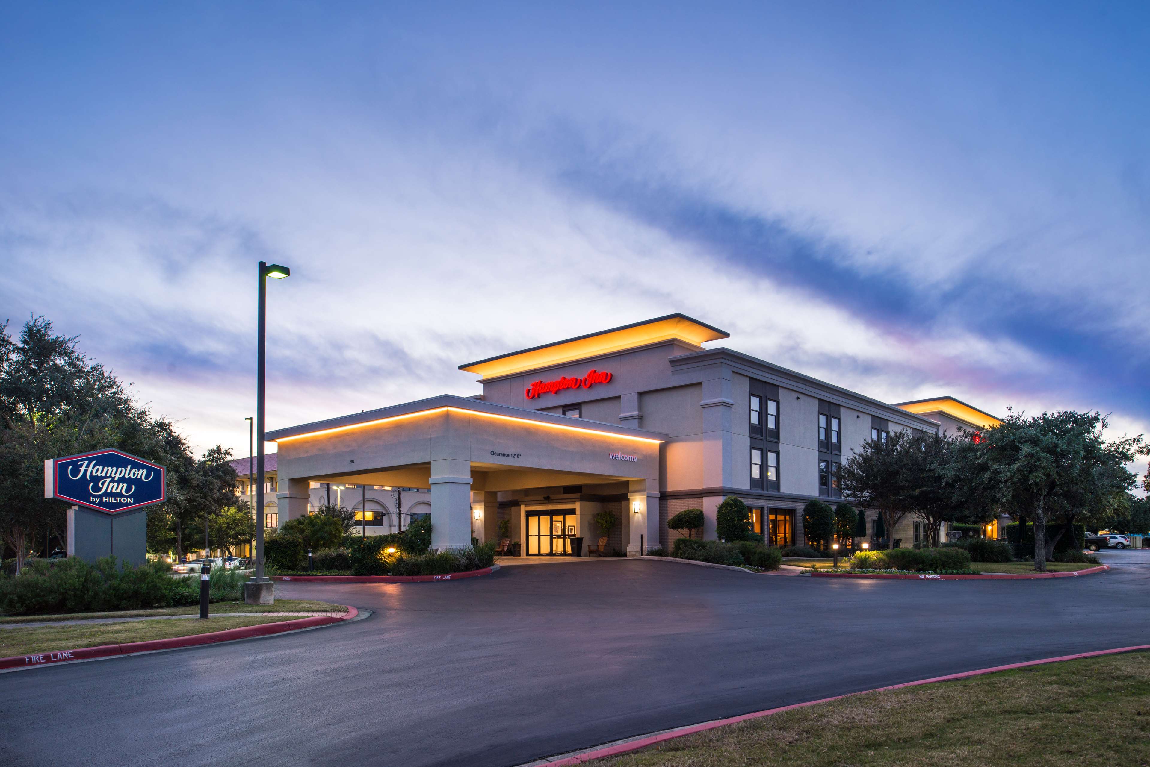 Hampton Inn San Antonio-Northwoods - Tap to explore photos