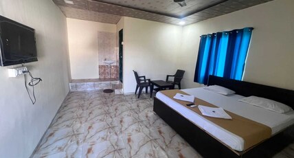 OYO 844214 Samadhan Lodge Room Type - Classic