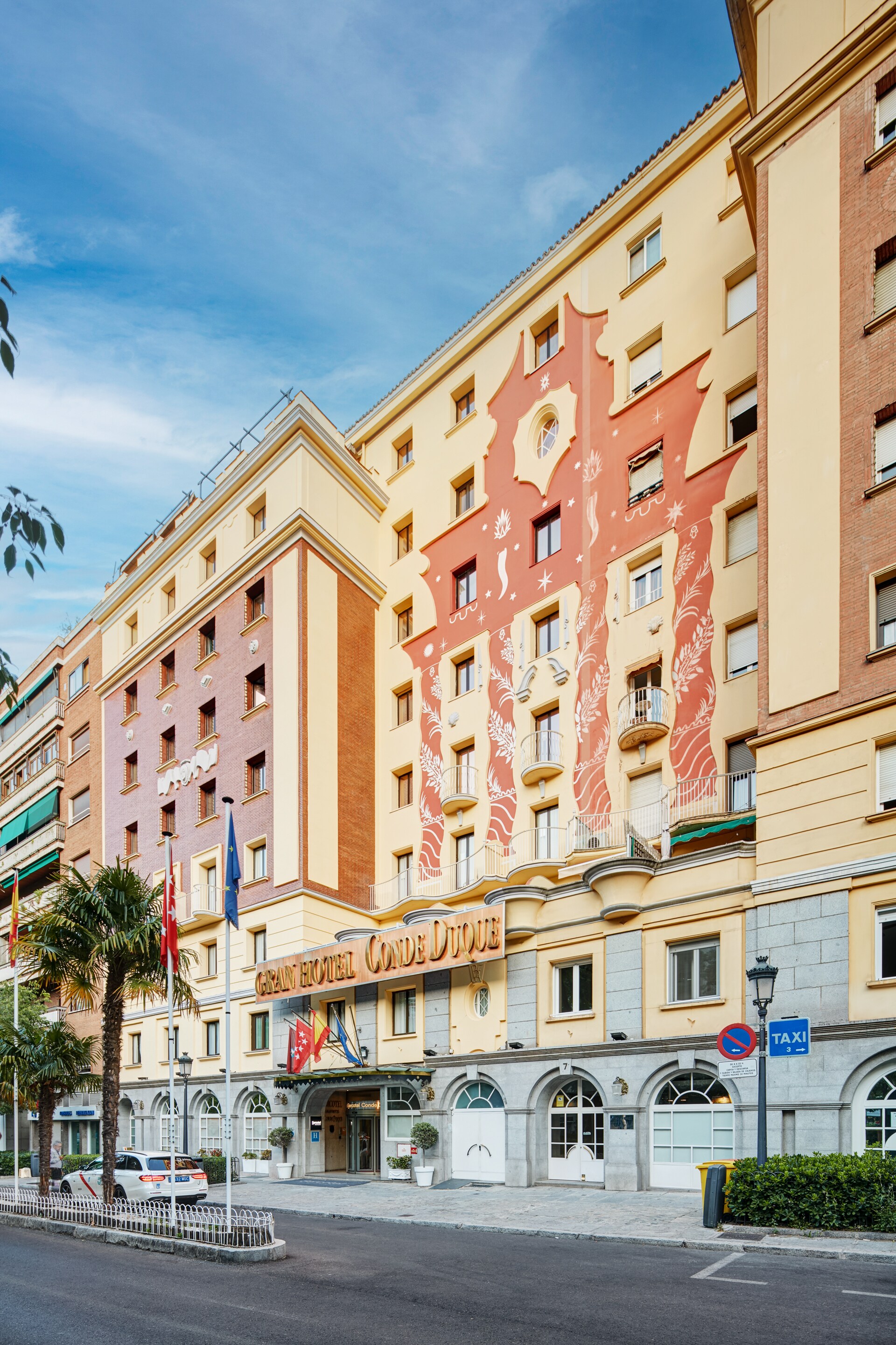 Sercotel Gran Hotel Conde Duque - Tap to explore photos