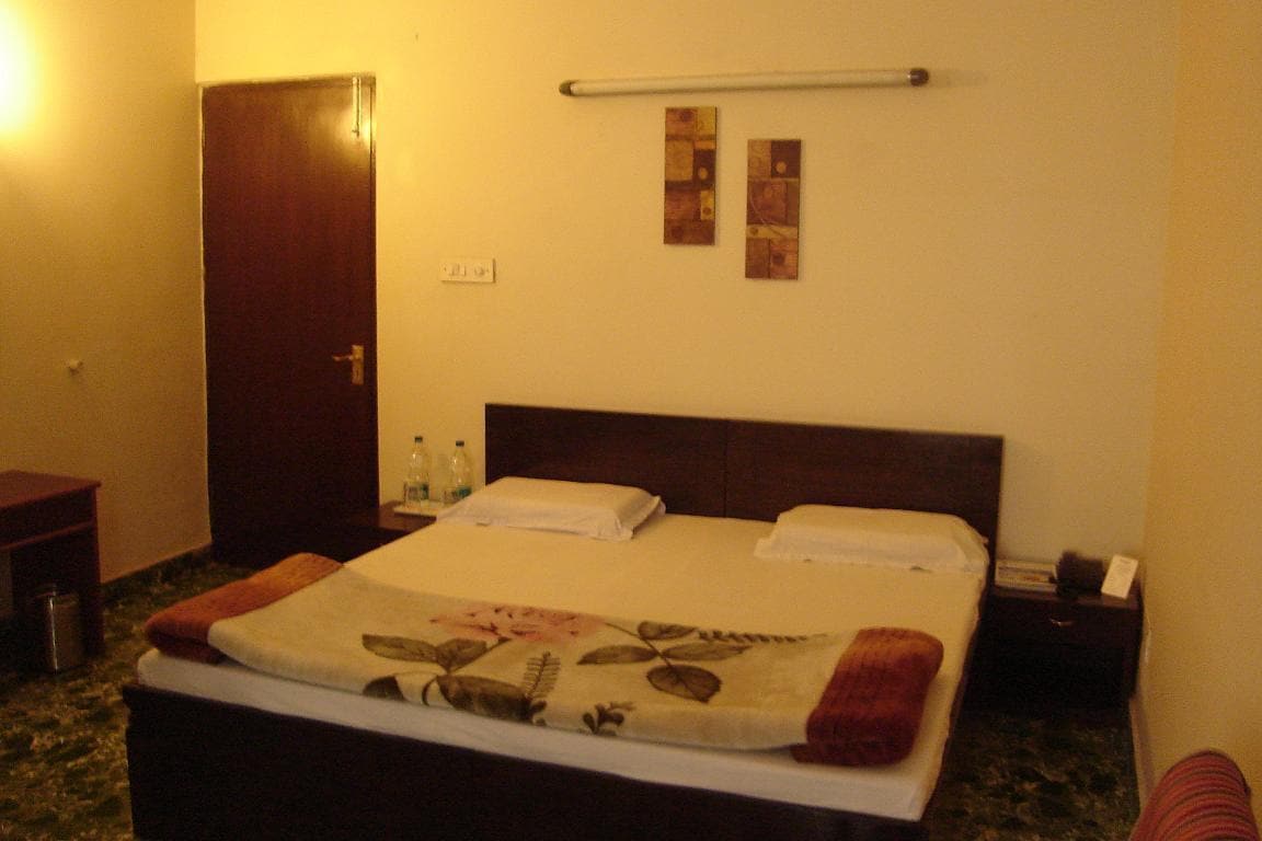 Pamposh Guest House - Tap to explore photos