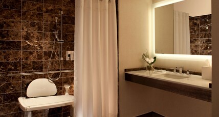 HILTON MCLEAN TYSONS CORNER Room Type - 1 KING HEARING ACCESSIBLE HILTON MCLEAN TYSONS CORNER Room Type - 1 KING HEARING ACCESSIBLE