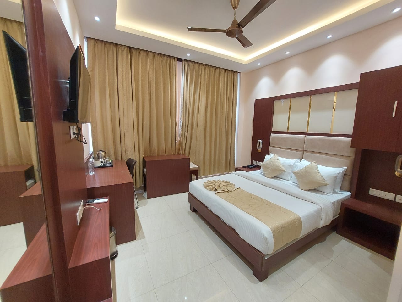 Mistwood Holidays & Resorts - Tap to explore photos