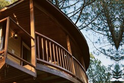 Srivasa Paradise | Treehouse | Jacuzzi