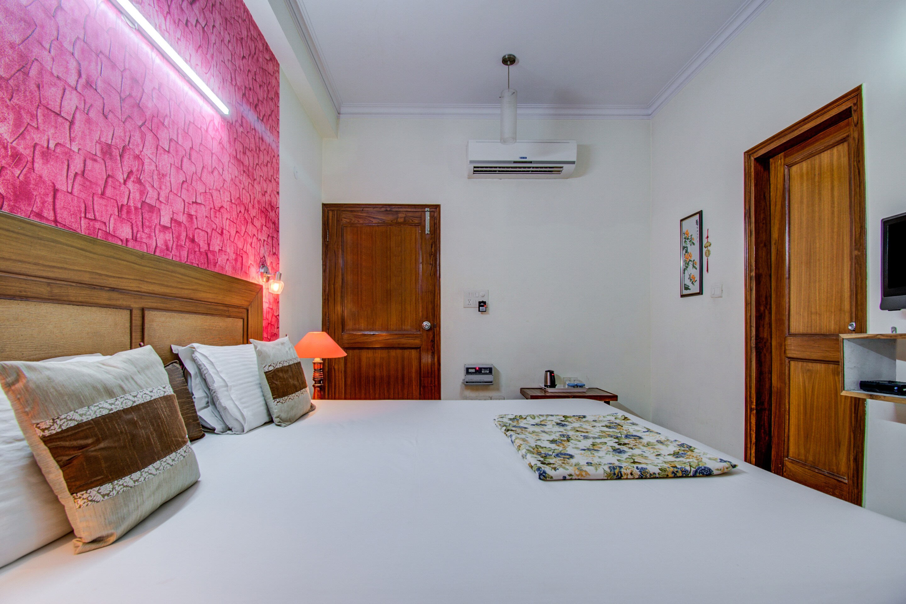 Sabs Bed and Breakfast | Rooms & Cafe - Tap to explore photos