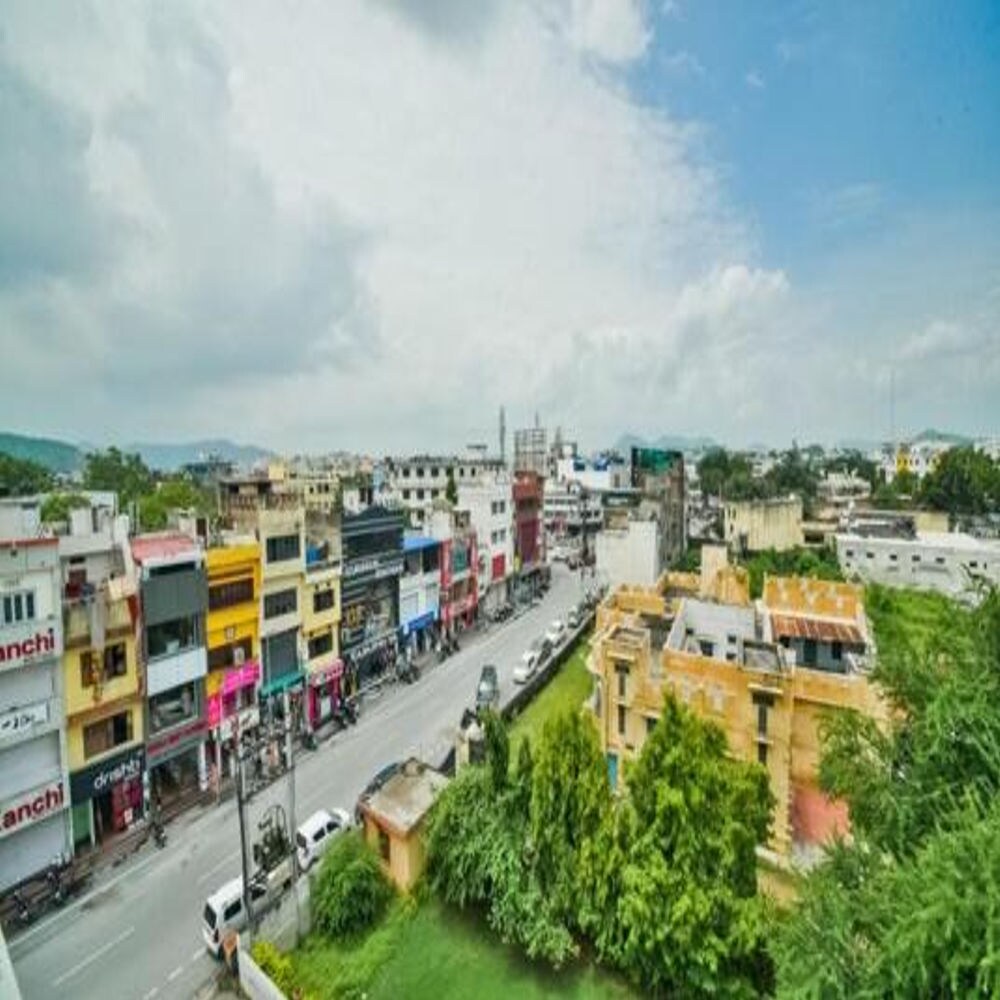 Hotel Gray Inn - Tap to explore photos