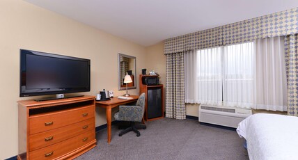 Hampton Inn by Hilton Evanston Room Type - 1K MICRO FRIDGE NOSMOKING