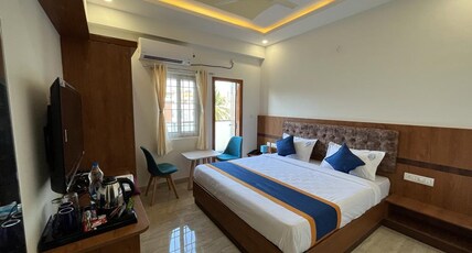 NP Royal INN Room Type - Delux Room with Balcony