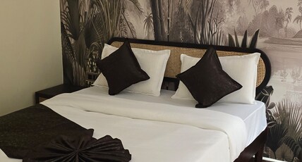 Into The Woods Restaurant & Luxurious Homestay Room Type - Neelgiri