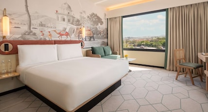 Holiday Inn Gurgaon NH8 by IHG Room Type - 1 King Standard Corner Room Holiday Inn Gurgaon NH8 by IHG Room Type - 1 King Standard Corner Room