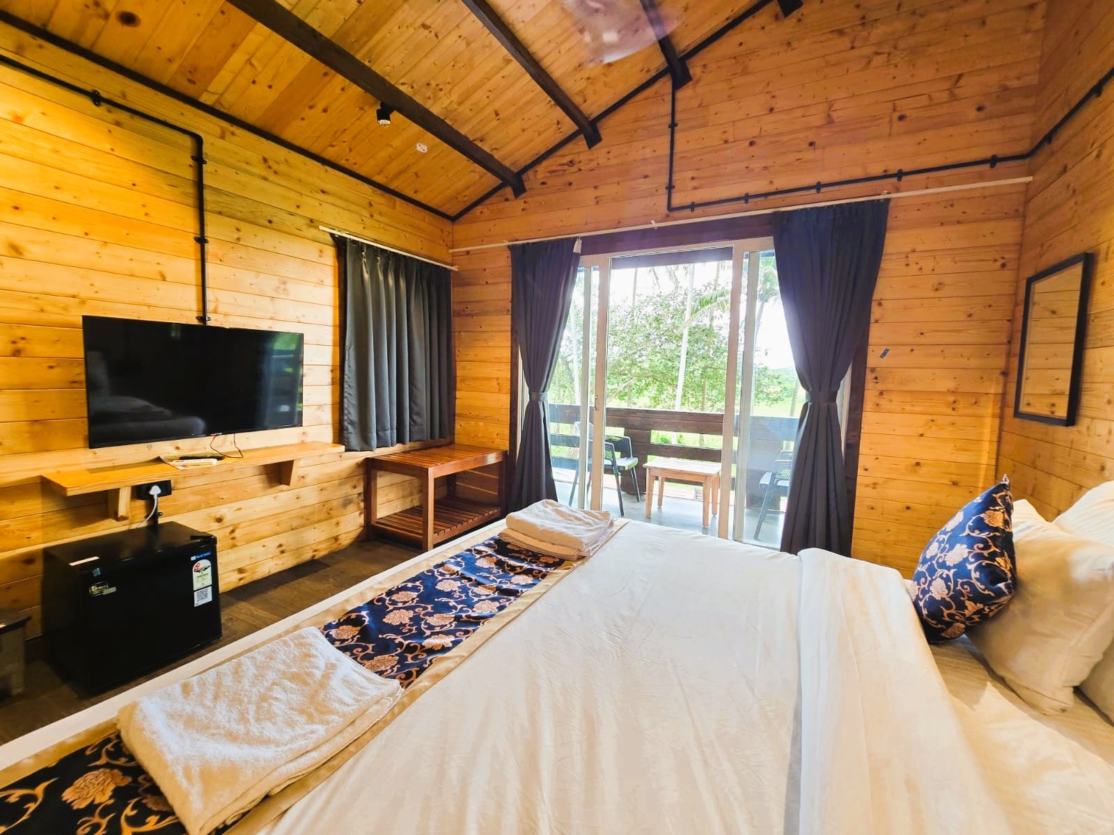 Seclude Eco Cottages - Tap to explore photos