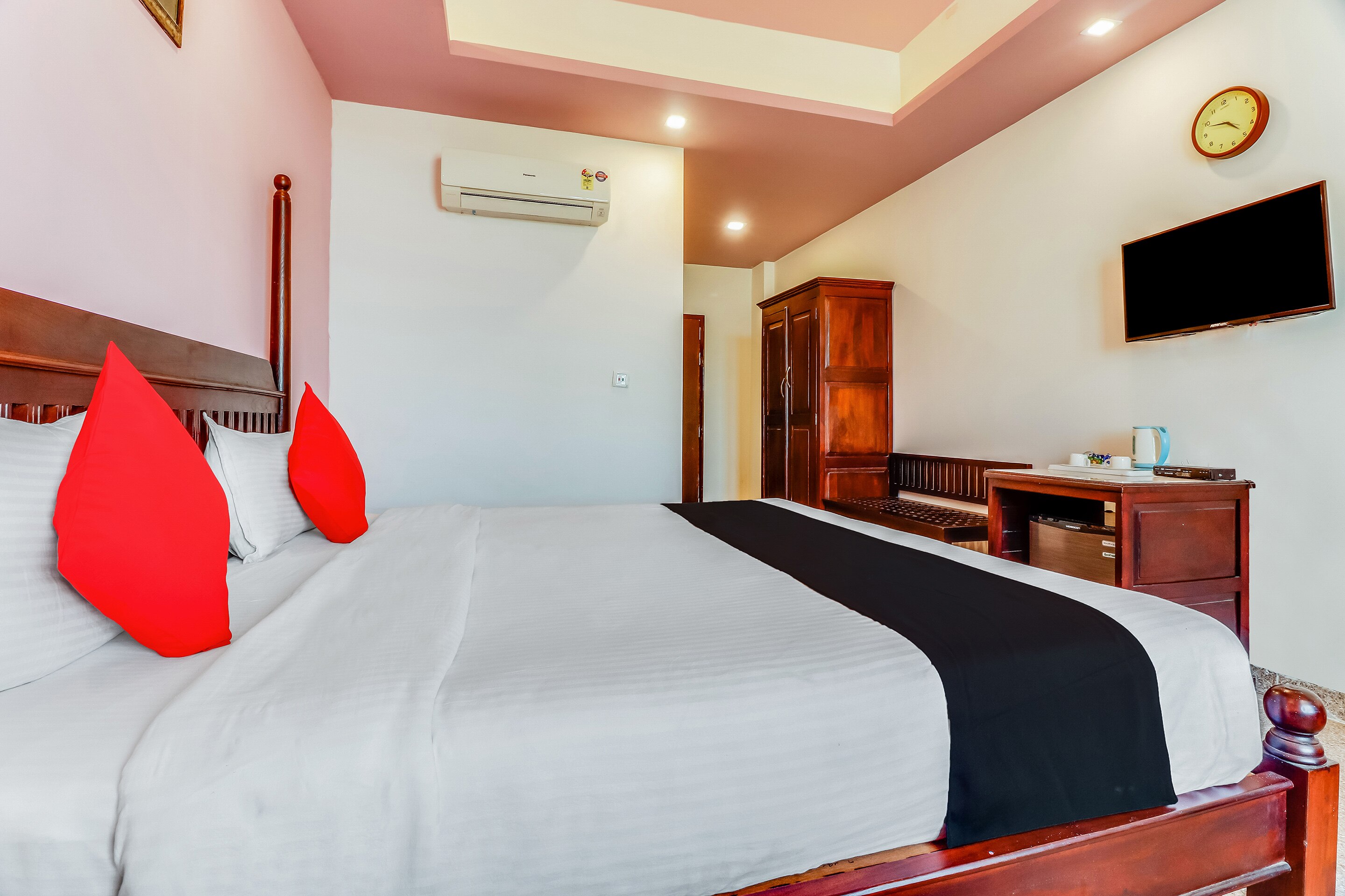 HOTEL BHANWAR SINGH PALACE - Tap to explore photos