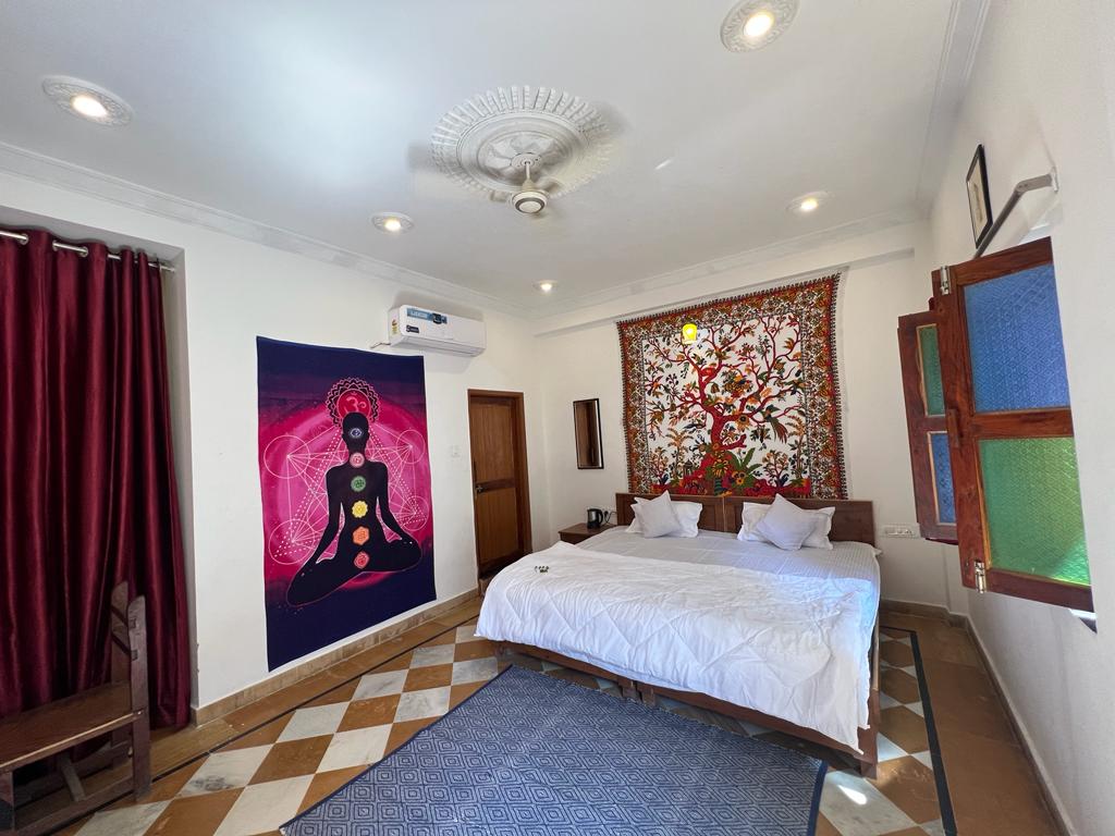 Hotel Pushkar Golden Haveli - Tap to explore photos