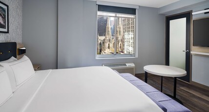 DoubleTree by Hilton New York Midtown Fifth Ave Room Type - 1 KING PARTIAL LANDMARK VW