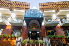 DeAmour: A Dreamy Getaway, Near Beach