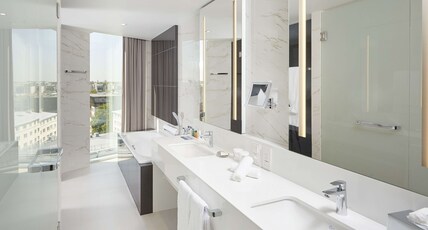 Hilton Tallinn Park Room Type - KING CORNER JUNIOR SUITE