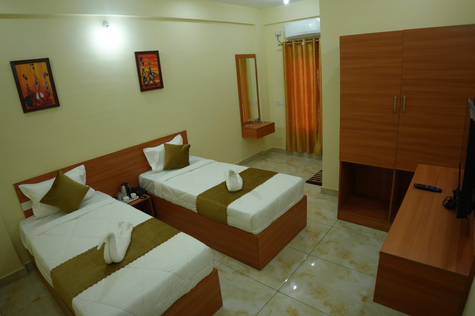 Mysore Castles - Tap to explore photos