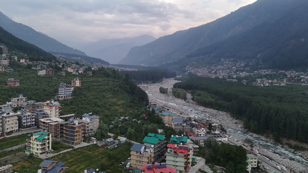 La Palma Grand Run by Navya Hospitality Manali - Tap to explore photos