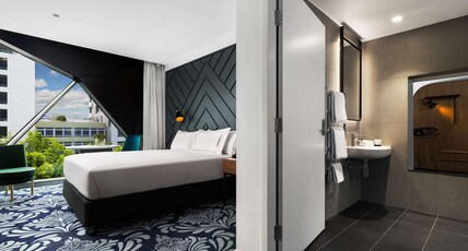 West Hotel Sydney, Curio Collection by Hilton Room Type - QUEEN BANKSIA ACCESSIBLE
