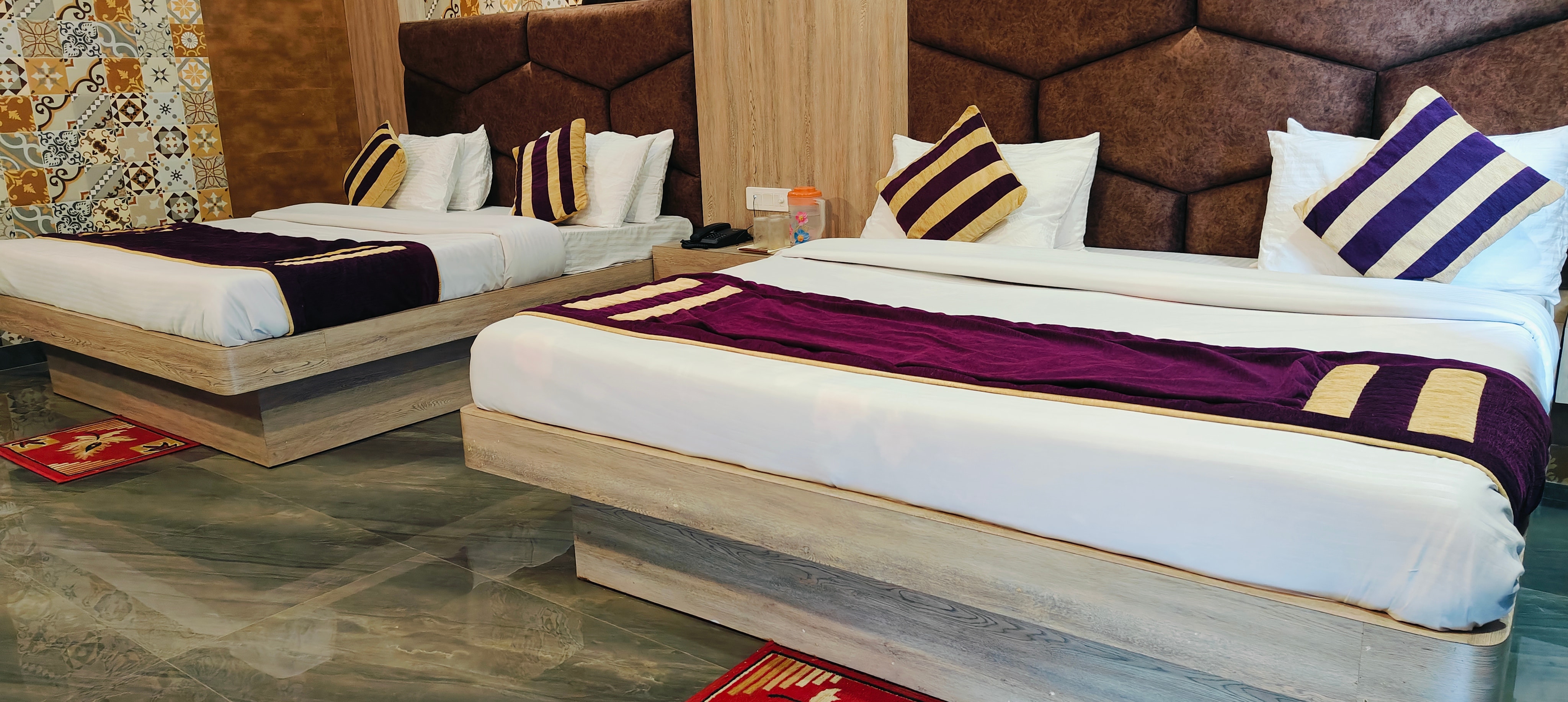 Hotel Sunshine - Tap to explore photos