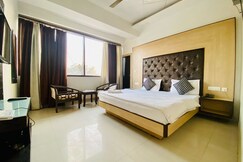 Hotel November @ 1min from Zirakpur bus stand