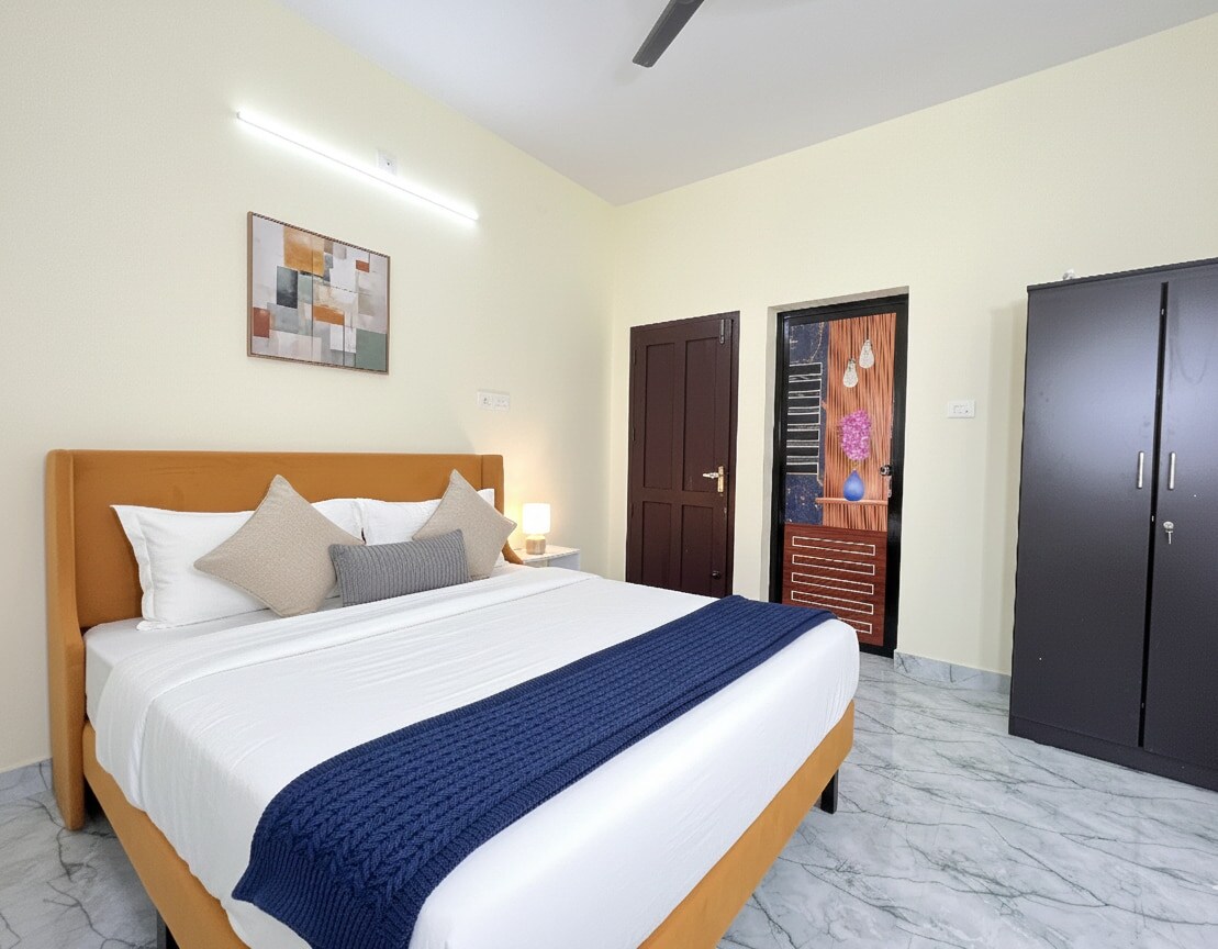 VAR Fun Haus 1 AC 4BHK 8 Min Walk Beach Foosball - Tap to explore photos