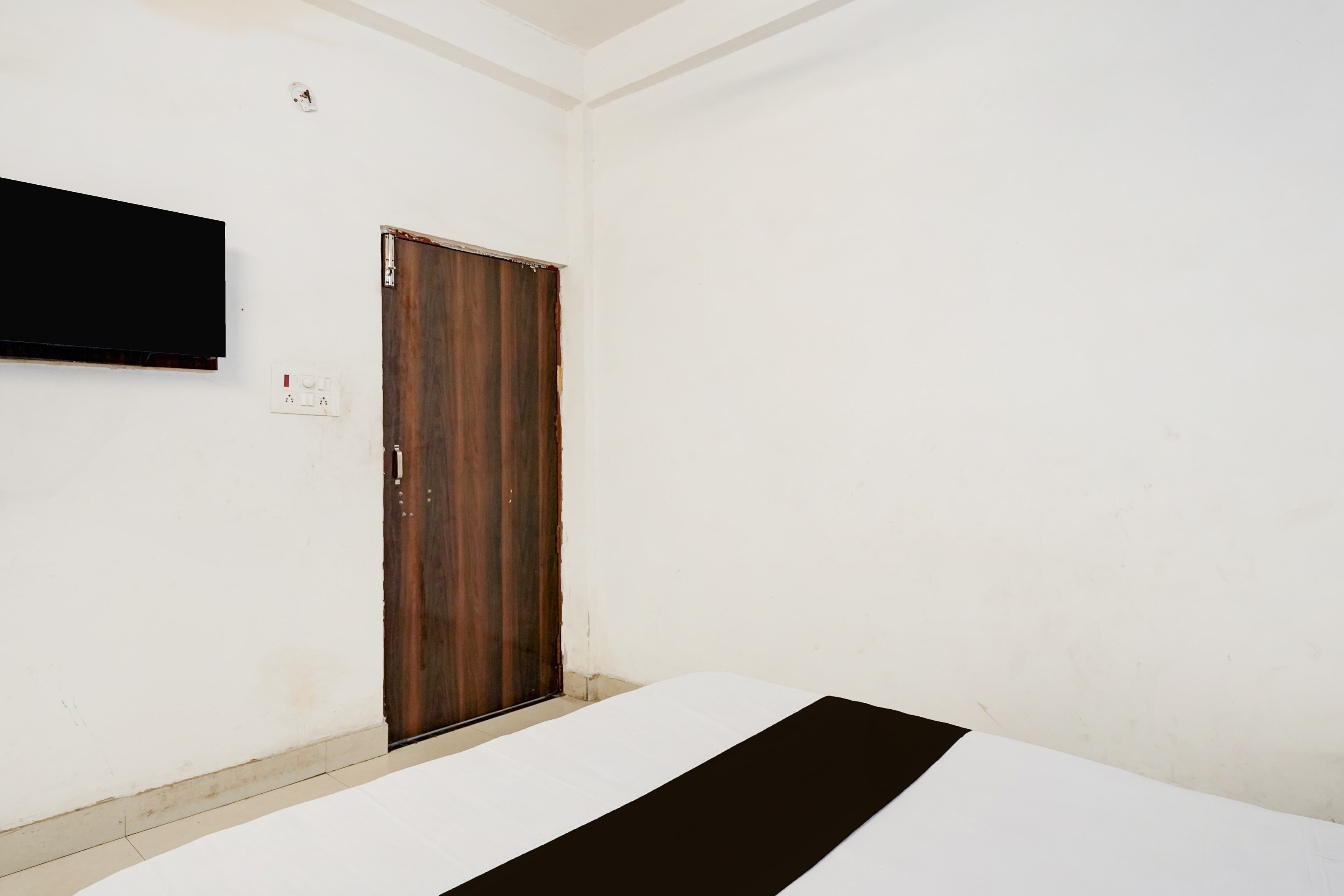 SPOT ON M L Paying Guest House - Tap to explore photos
