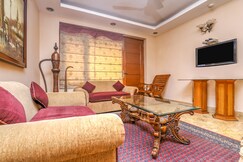 Skylink Suites Homestay | Rooms & Caretaker
