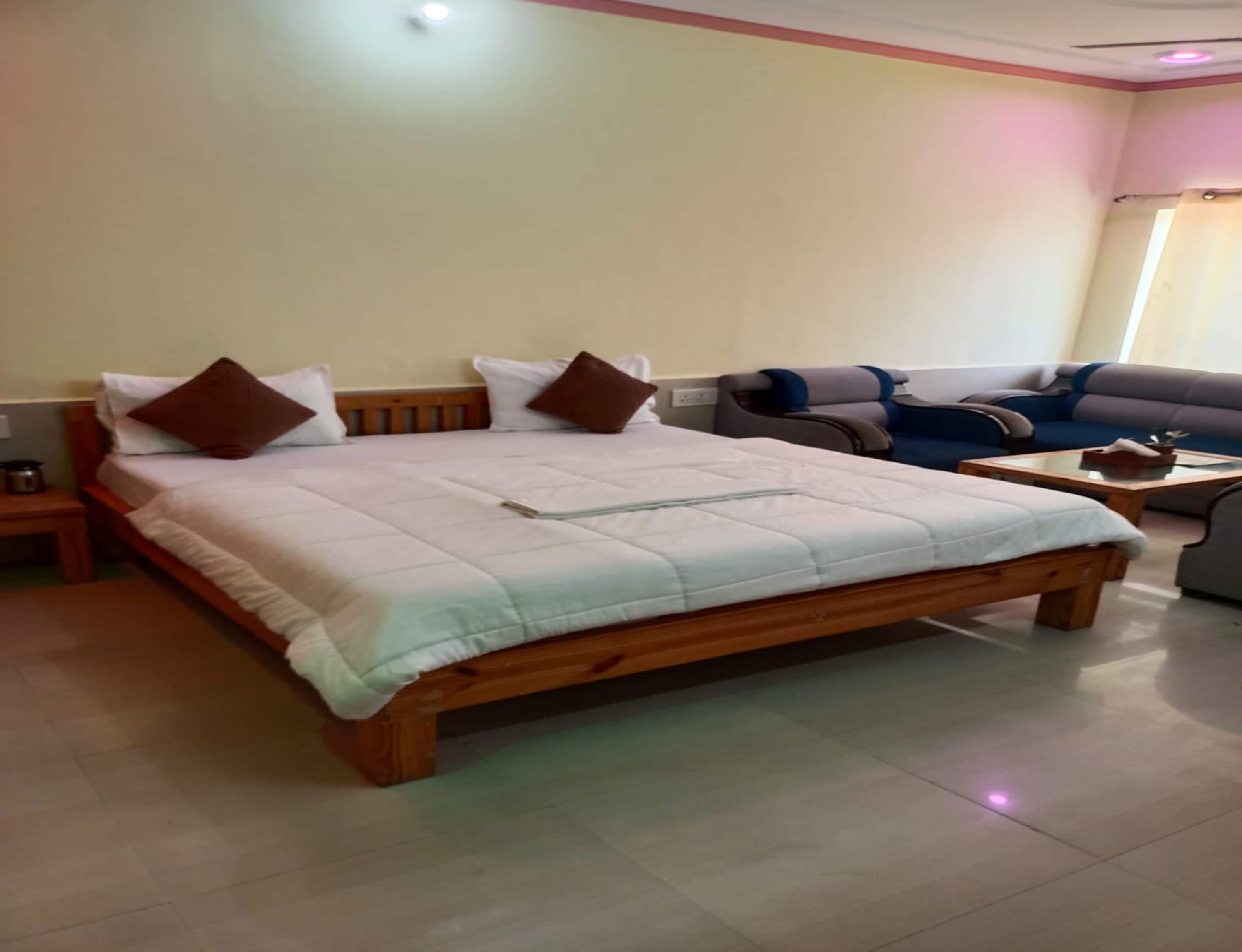 Hotel Karni Fort. - Tap to explore photos