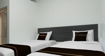 Hotel O Khan House Syariah Room Type - Indonesia Deluxe Twin