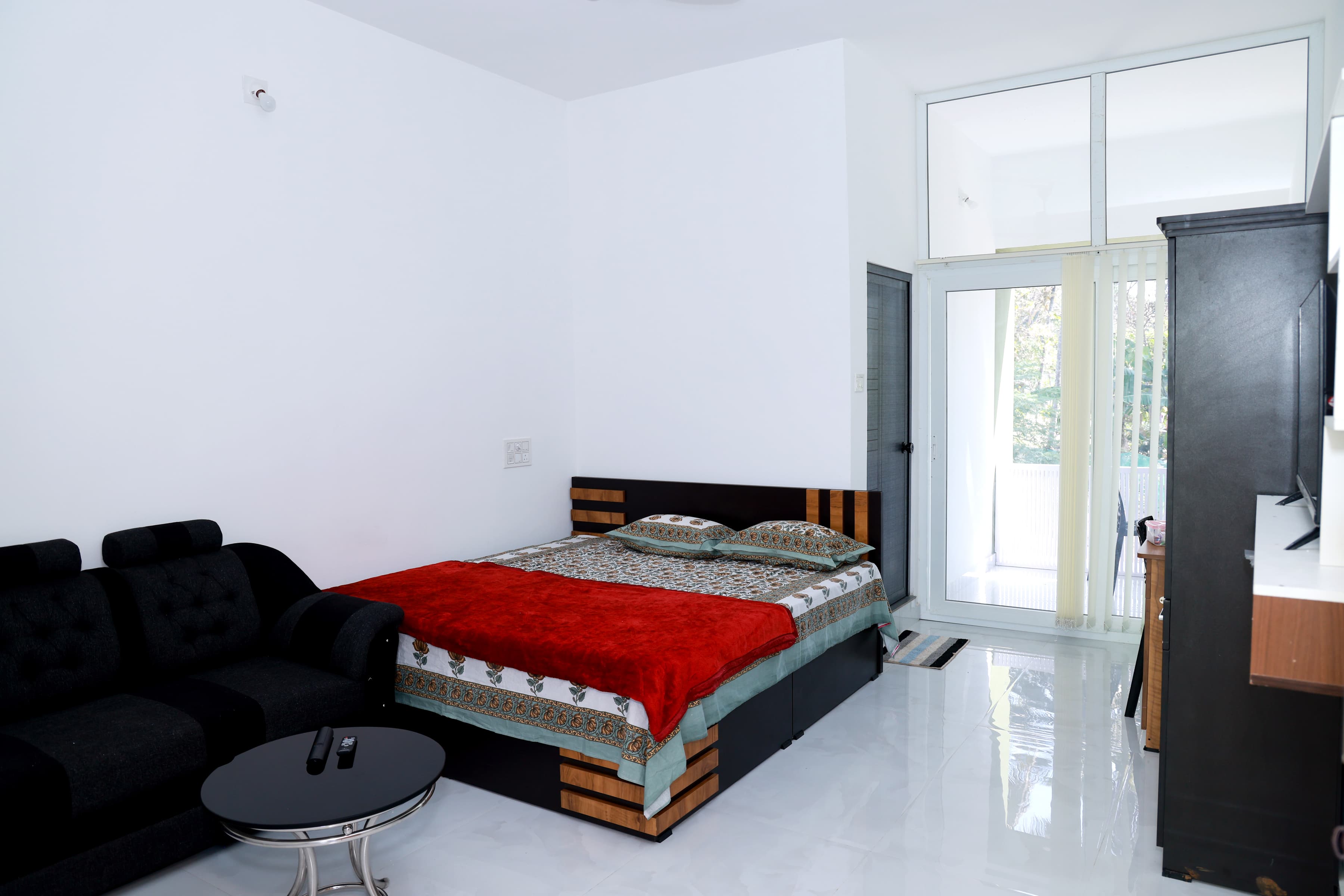 Oxygen Home Stay - Tap to explore photos