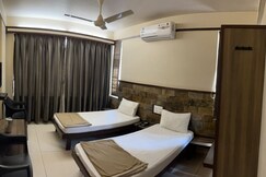 Hotel Namrata Gadhinglaj