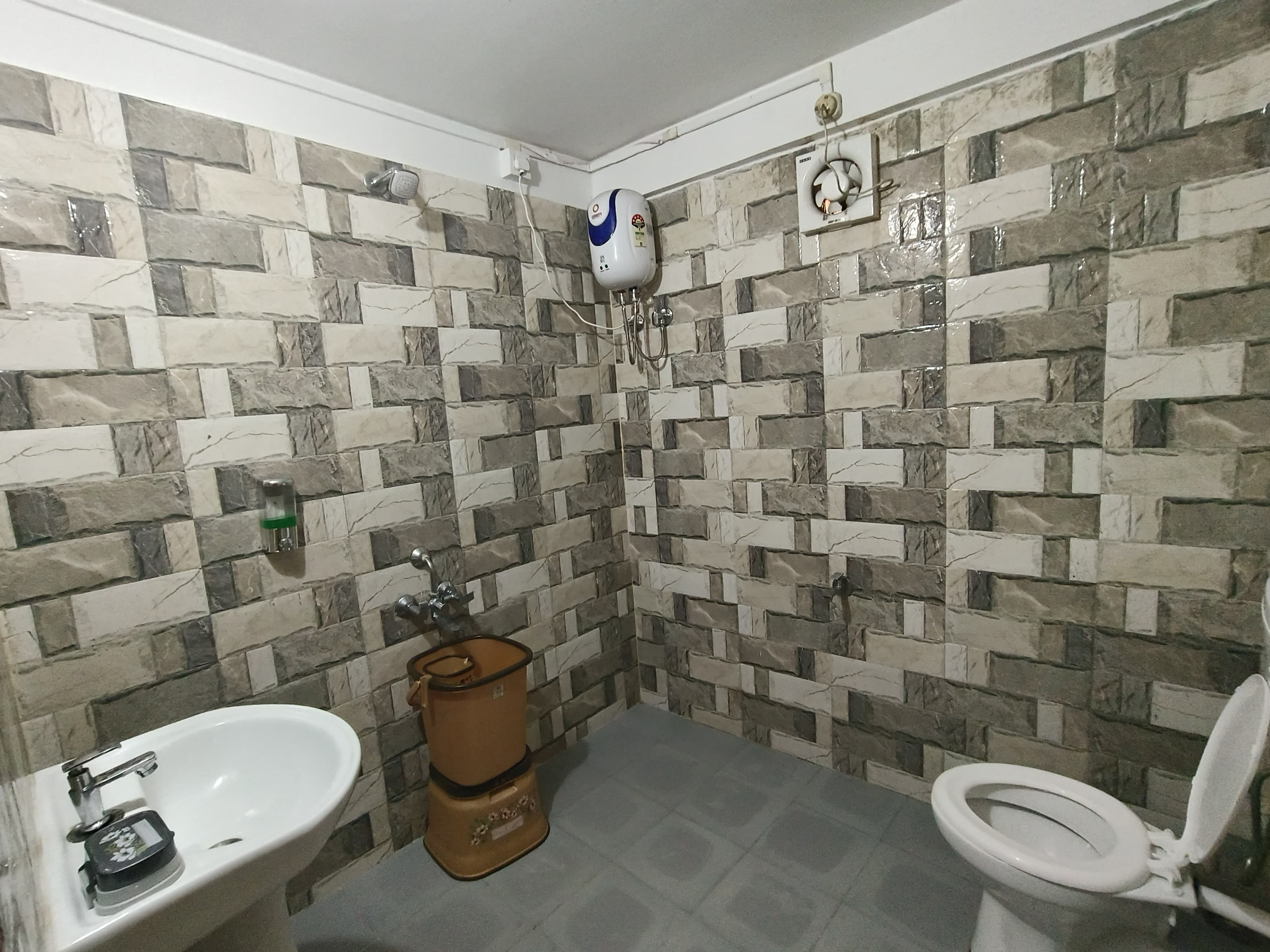 Aura Homestay - Tap to explore photos