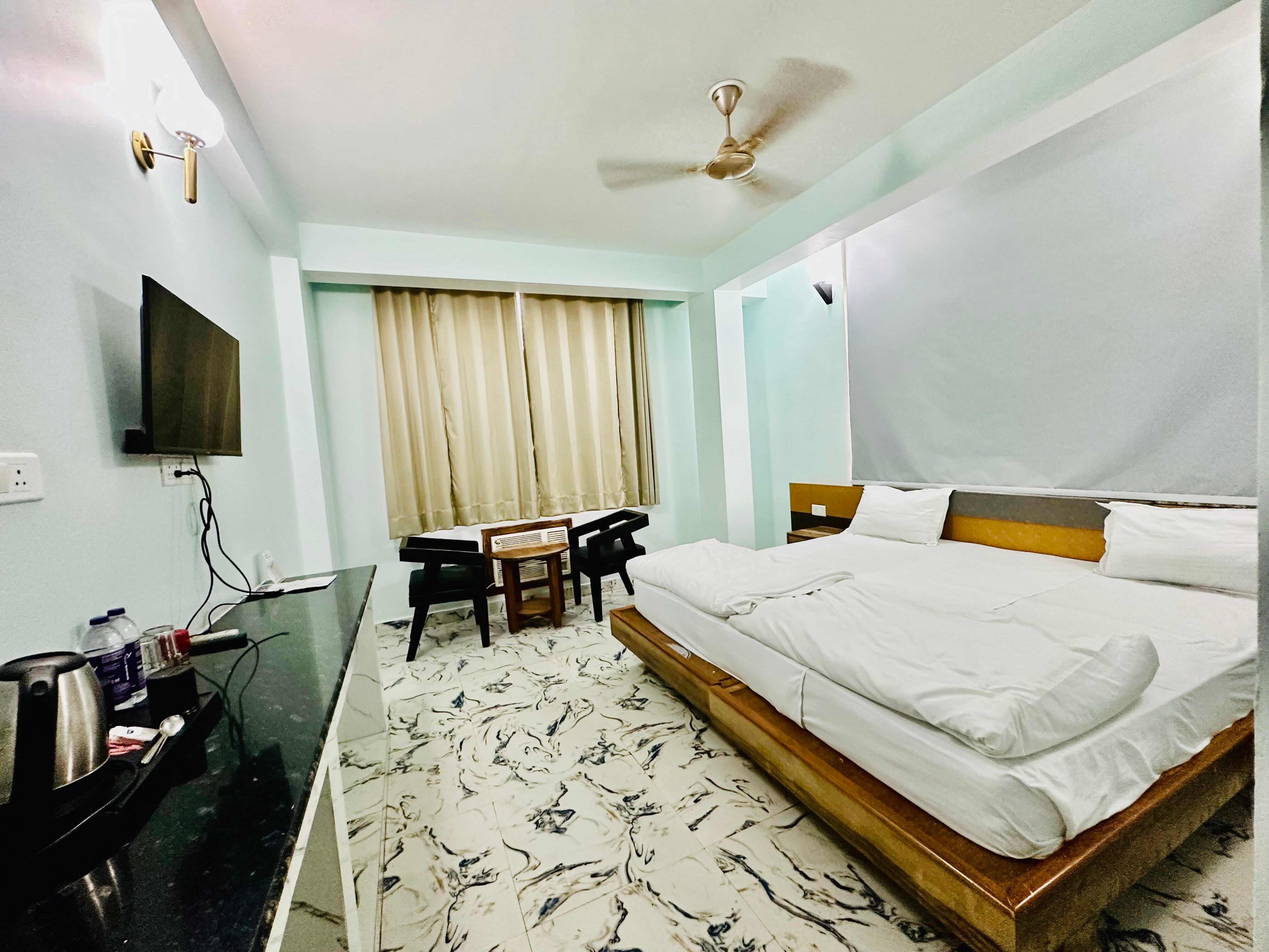 Hotel Gridhakuta International - Tap to explore photos