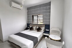 Hotel Shri Sairam Regency