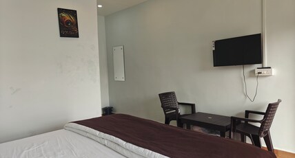 Royal Shourya's Resort Room Type - Deluxe Room with Pool View and Balcony