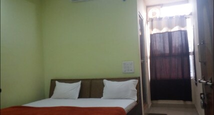 Hotel Holidays Inn Room Type - Deluxe AC Room