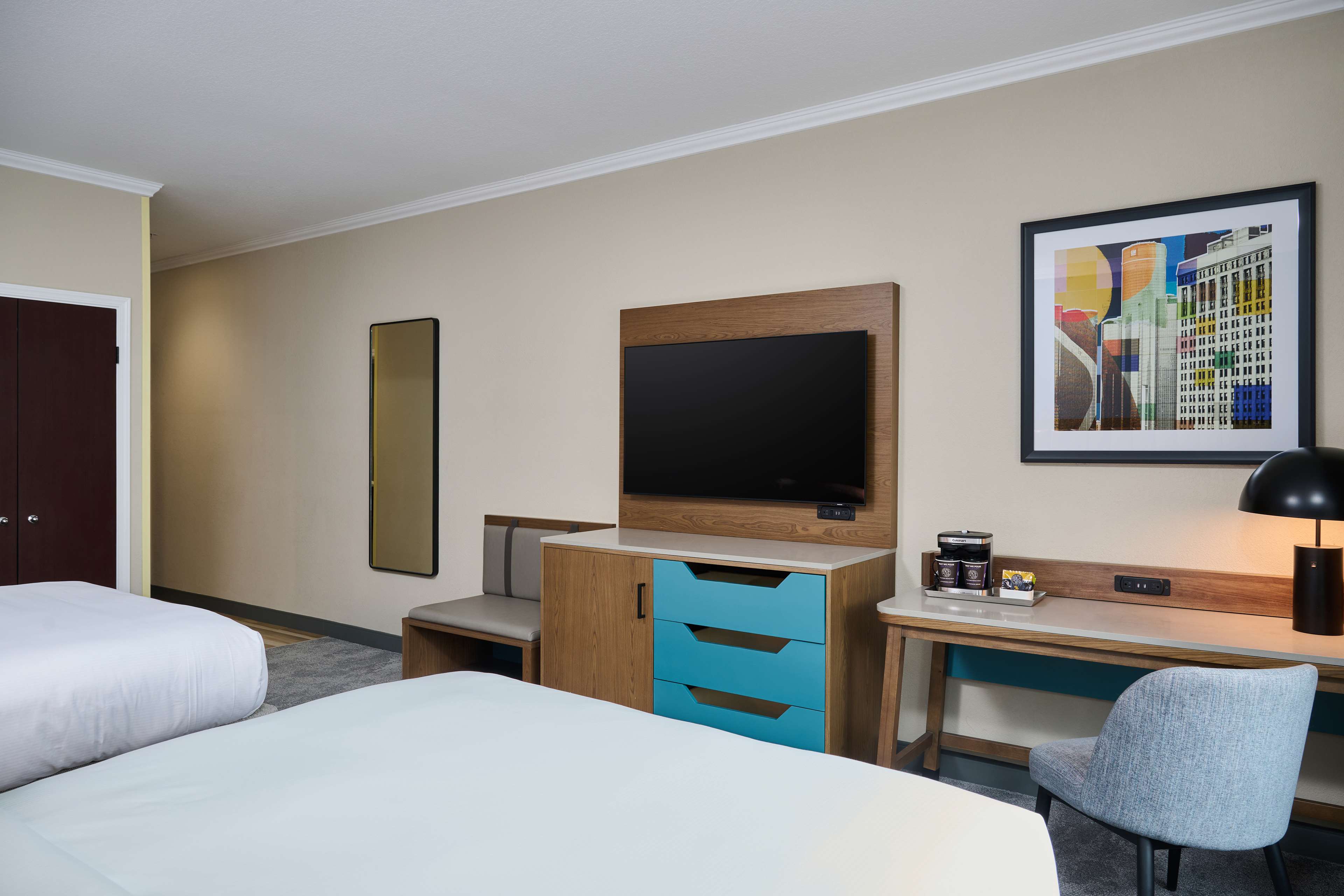 DoubleTree by Hilton Chatsworth - Tap to explore photos