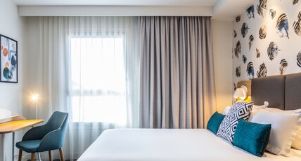 Holiday Inn Perpignan, an IHG Hotel Room Type - 1 Queen Standard Single Sofa Bed