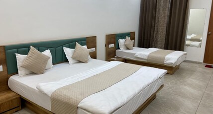 Hotel Crown Inn Room Type - Three Bed Room