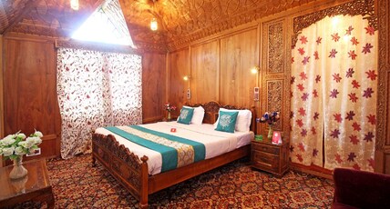 New Lucky Star Group of Houseboats Room Type - Suite Room New Lucky Star Group of Houseboats Room Type - Suite Room