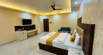 HOTEL AASH Room Type - Deluxe Room