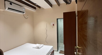 SREE NILAYAM HOME STAY Room Type - Bedroom 6